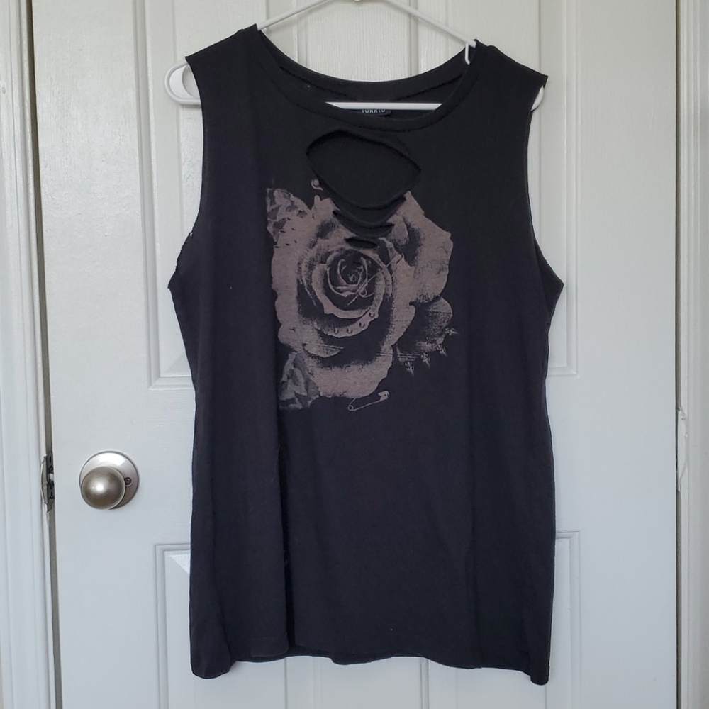 🎉3 for $25🎉 Torrid Flower Distressed Muscle Tee